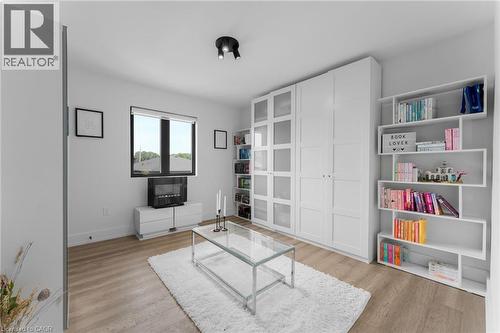 14 Willowbrook Drive, Welland, ON - Indoor Photo Showing Living Room