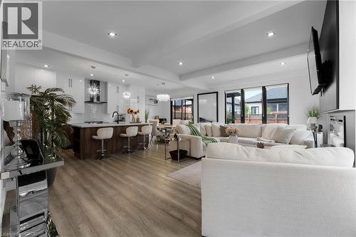 14 Willowbrook Drive, Welland, ON - Indoor Photo Showing Living Room