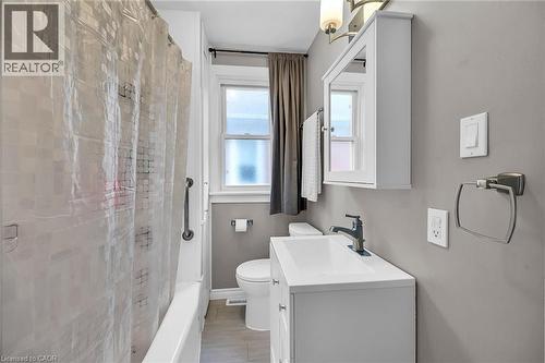 244 Cope Street, Hamilton, ON - Indoor Photo Showing Bathroom