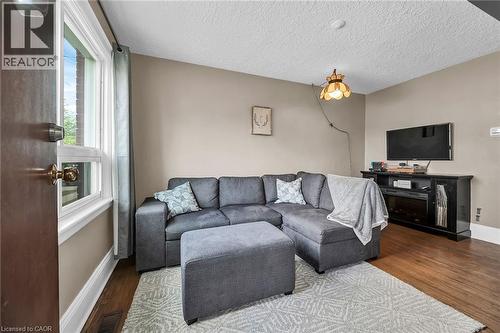 244 Cope Street, Hamilton, ON - Indoor Photo Showing Living Room