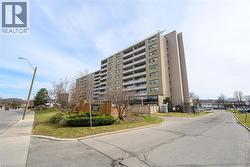 15 ALBRIGHT Road Unit# 811  Hamilton, ON L8K 5J2