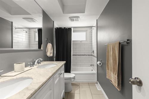 Bathroom - 90 Rue Roger-Pilon, Dollard-Des-Ormeaux, QC - Indoor Photo Showing Bathroom