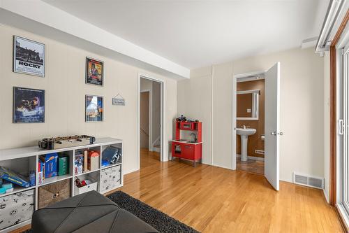 Family room - 90 Rue Roger-Pilon, Dollard-Des-Ormeaux, QC - Indoor Photo Showing Other Room