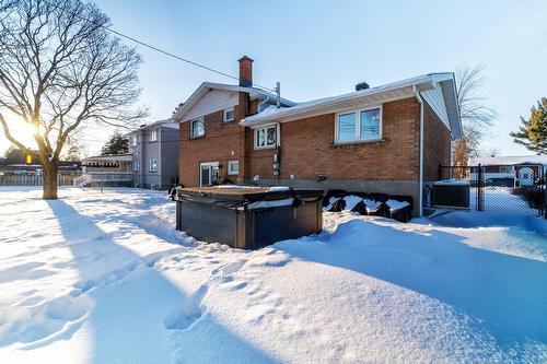 Hot tub - 90 Rue Roger-Pilon, Dollard-Des-Ormeaux, QC - Outdoor