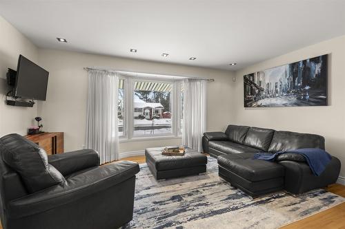 Living room - 90 Rue Roger-Pilon, Dollard-Des-Ormeaux, QC - Indoor Photo Showing Living Room