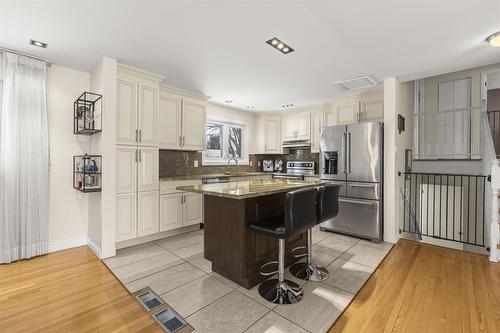 Kitchen - 90 Rue Roger-Pilon, Dollard-Des-Ormeaux, QC - Indoor Photo Showing Kitchen With Upgraded Kitchen
