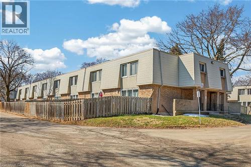 17 OLD PINE Trail Unit# 182  St. Catharines, ON L2M 6P9