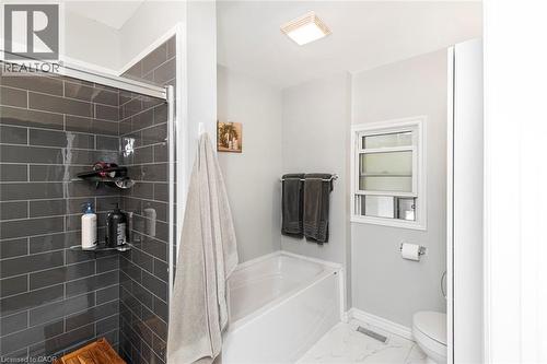 51 Beach Road, Hamilton, ON - Indoor Photo Showing Bathroom