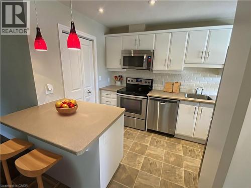 13 Szollosy Circle, Hamilton, ON - Indoor Photo Showing Kitchen