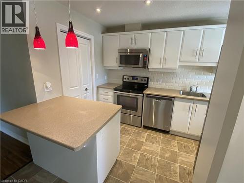 13 Szollosy Circle, Hamilton, ON - Indoor Photo Showing Kitchen