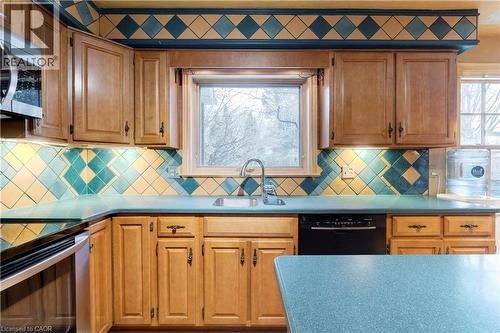 238 Penn Drive, Burlington, ON - Indoor Photo Showing Kitchen