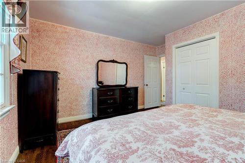 238 Penn Drive, Burlington, ON - Indoor Photo Showing Bedroom