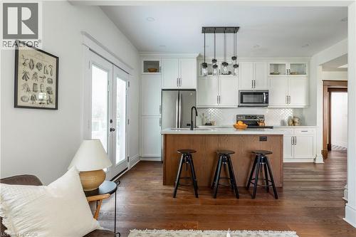27 Cliff Avenue, Hamilton, ON - Indoor Photo Showing Kitchen With Upgraded Kitchen