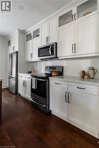 27 Cliff Avenue, Hamilton, ON - Indoor Photo Showing Kitchen