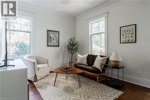 27 Cliff Avenue, Hamilton, ON - Indoor Photo Showing Living Room