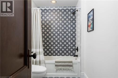 27 Cliff Avenue, Hamilton, ON - Indoor Photo Showing Bathroom