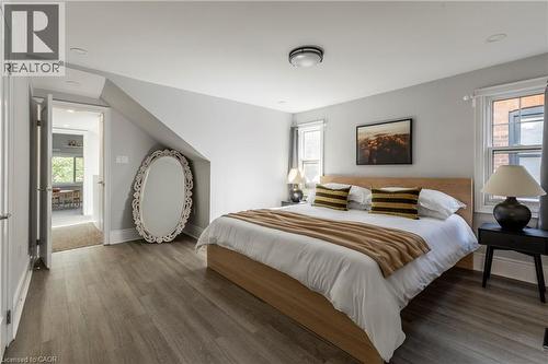 27 Cliff Avenue, Hamilton, ON - Indoor Photo Showing Bedroom