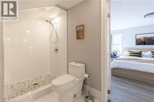 27 Cliff Avenue, Hamilton, ON - Indoor Photo Showing Bathroom