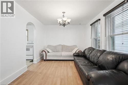 20 York Street, Welland, ON - Indoor Photo Showing Living Room