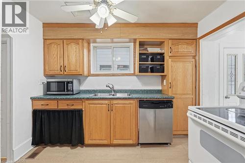 20 York Street, Welland, ON - Indoor Photo Showing Kitchen With Double Sink