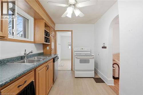 20 York Street, Welland, ON - Indoor Photo Showing Kitchen With Double Sink