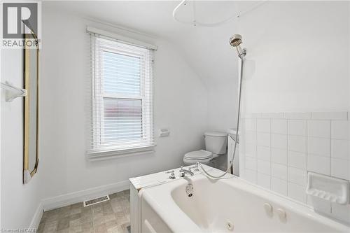 20 York Street, Welland, ON - Indoor Photo Showing Bathroom