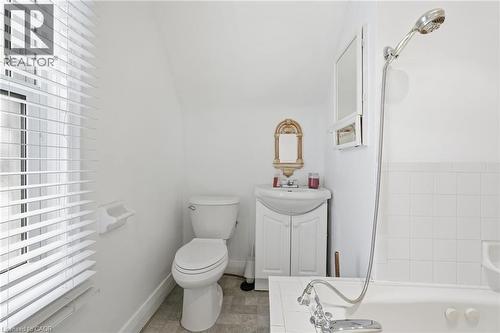 20 York Street, Welland, ON - Indoor Photo Showing Bathroom