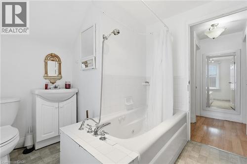 20 York Street, Welland, ON - Indoor Photo Showing Bathroom