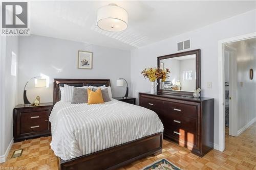 81 Simcoe Street E, Hamilton, ON - Indoor Photo Showing Bedroom