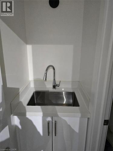 Wash counter - 291 Main Street W, Hamilton, ON 