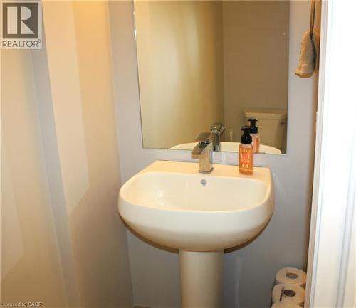 560 North Service Road Unit# 304, Grimsby, ON - Indoor Photo Showing Bathroom