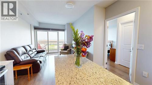 560 North Service Road Unit# 304, Grimsby, ON - Indoor Photo Showing Living Room