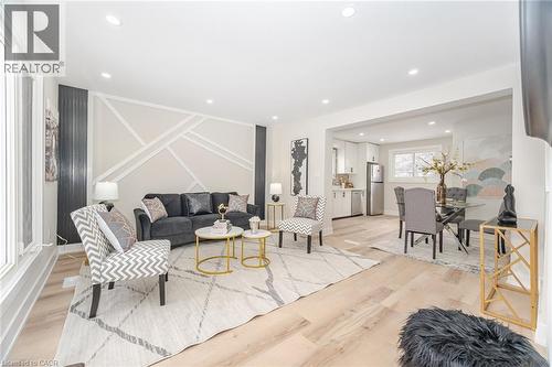 26 GRAYWOOD Road  Hamilton, ON L9C 6K4