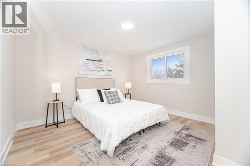 26 Graywood Road, Hamilton, ON - Indoor Photo Showing Bedroom