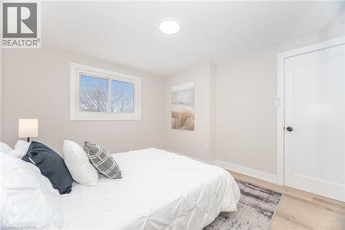 26 Graywood Road, Hamilton, ON - Indoor Photo Showing Bedroom