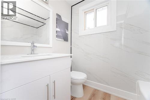 26 Graywood Road, Hamilton, ON - Indoor Photo Showing Bathroom