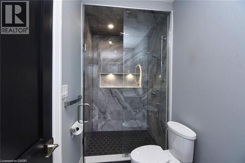 68 Mountain Brow Boulevard, Hamilton, ON - Indoor Photo Showing Bathroom