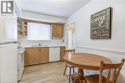 2145 Sandringham Drive, Burlington, ON - Indoor