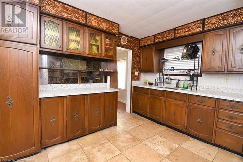 205 Ivon Avenue, Hamilton, ON - Indoor Photo Showing Kitchen
