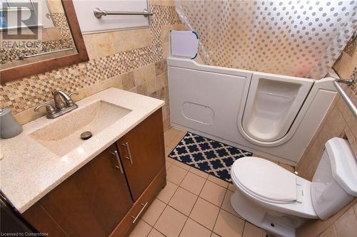 205 Ivon Avenue, Hamilton, ON - Indoor Photo Showing Bathroom