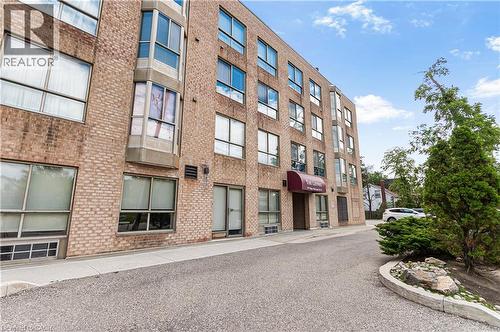 249 MAJOR MACKENZIE Drive E Unit# 106  Richmond Hill, ON L4C 9M8