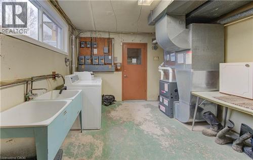 27 Margaret Avenue N, Waterloo, ON - Indoor Photo Showing Laundry Room