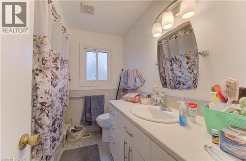 27 Margaret Avenue N, Waterloo, ON - Indoor Photo Showing Bathroom