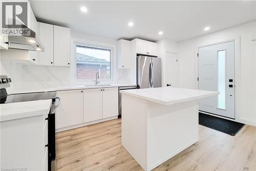 53 Winchester Boulevard, Hamilton, ON - Indoor Photo Showing Kitchen