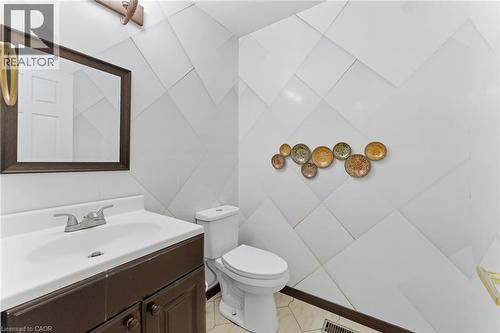 2 Morningstar Court, Hamilton, ON - Indoor Photo Showing Bathroom