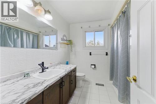 2 Morningstar Court, Hamilton, ON - Indoor Photo Showing Bathroom