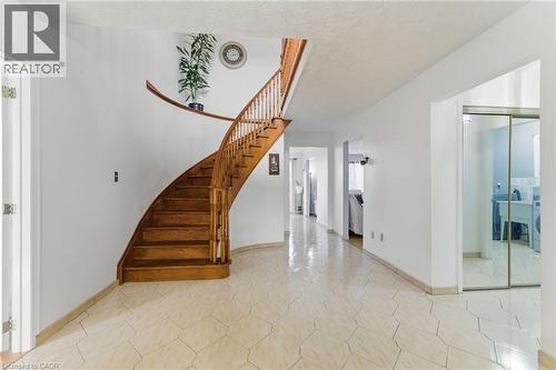 2 Morningstar Court, Hamilton, ON - Indoor Photo Showing Other Room