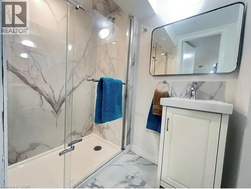 99 Brucedale Avenue E, Hamilton, ON - Indoor Photo Showing Bathroom