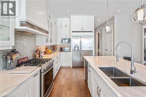 Upscale Appliances - 507 Mississagua Street, Niagara-On-The-Lake, ON - Indoor Photo Showing Kitchen With Double Sink With Upgraded Kitchen