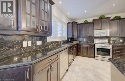 6379 Christopher Crescent, Niagara Falls, ON - Indoor Photo Showing Kitchen